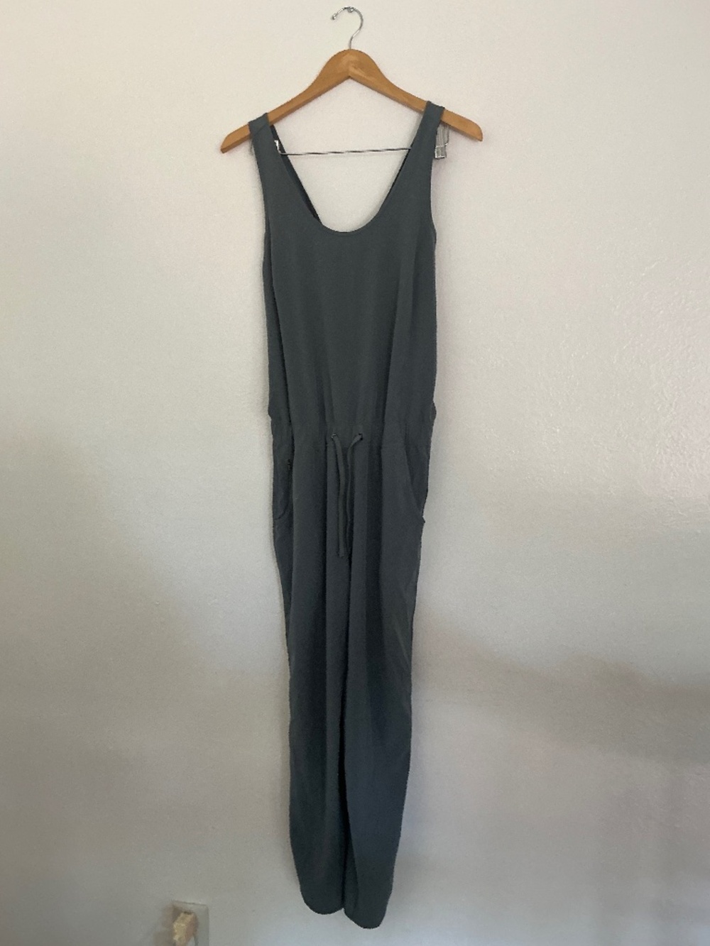 "Patagonia Sleeveless Jumpsuit Gray Drawstring Waist Pockets Sz M"